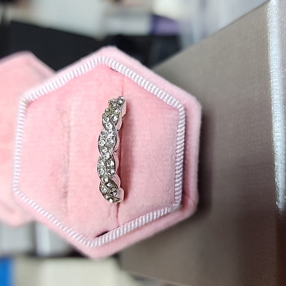 New Elegant 2pc Wedding Ring Set - Picture 11 of 11